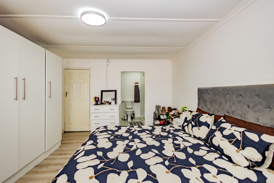 3 Bedroom Property for Sale in Uitsig Western Cape